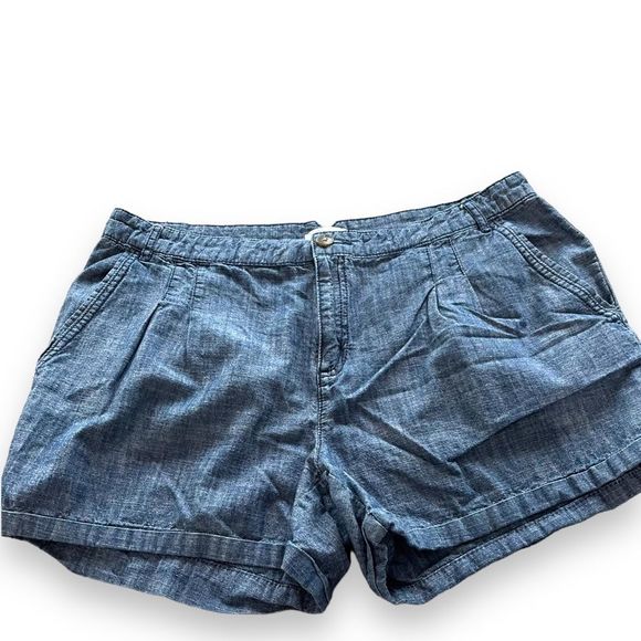 Reitmans Pants - Reitmans blue soft shorts with pockets and cuff size 13